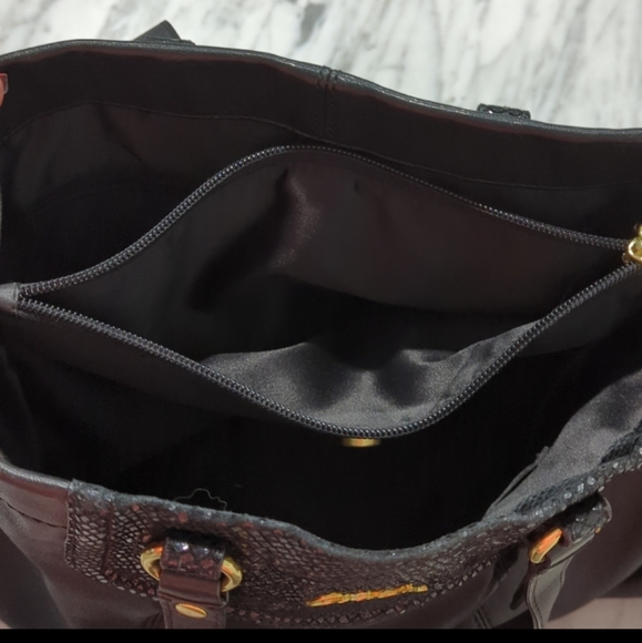 EUC BLACK AND GOLD COACH CONVERTIBLE BAG SHOULDER AND HANDBAG - Picture 3 of 4